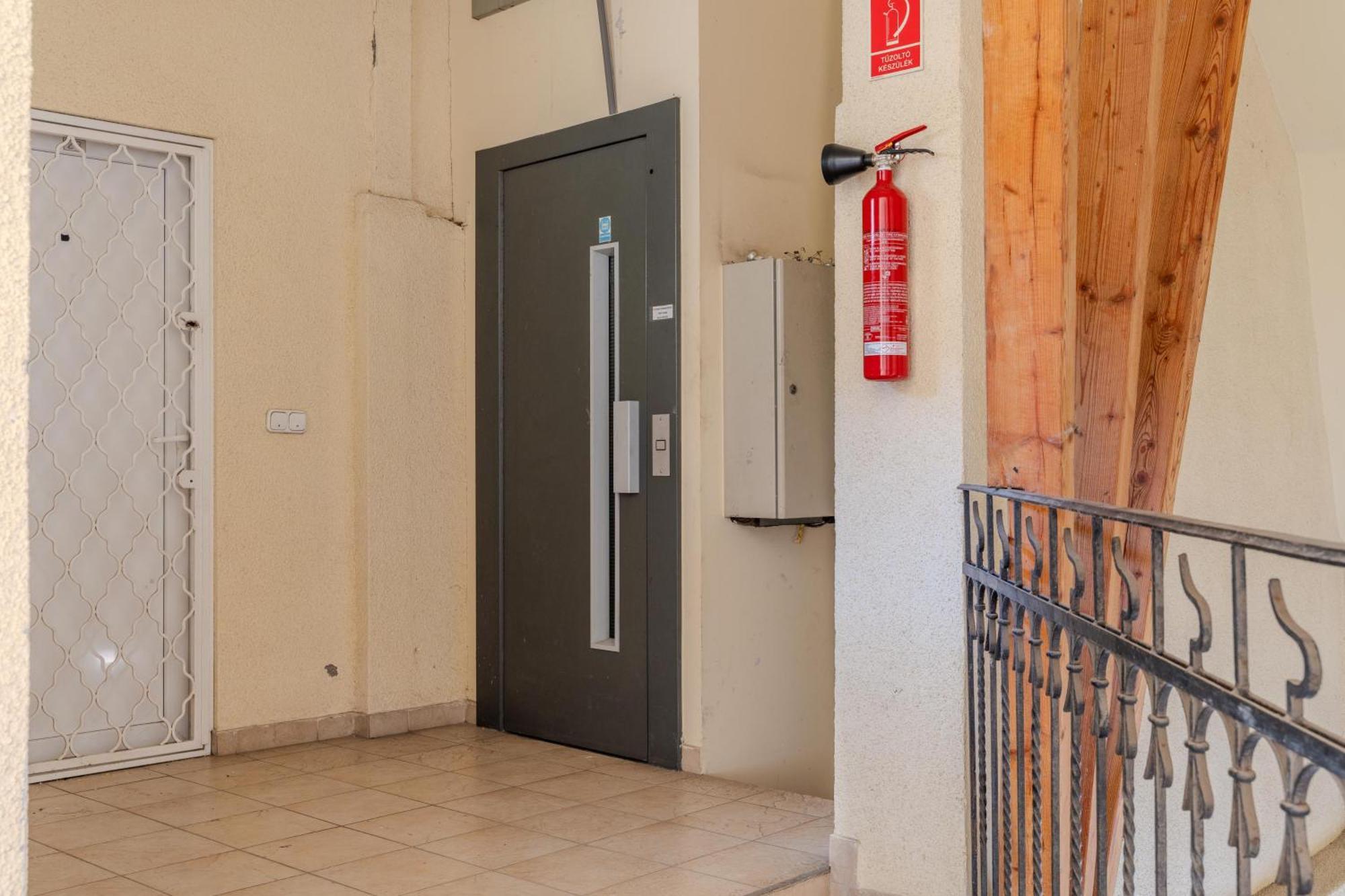 Cozy Flat In The Heart Of Buda Budapest Exterior photo
