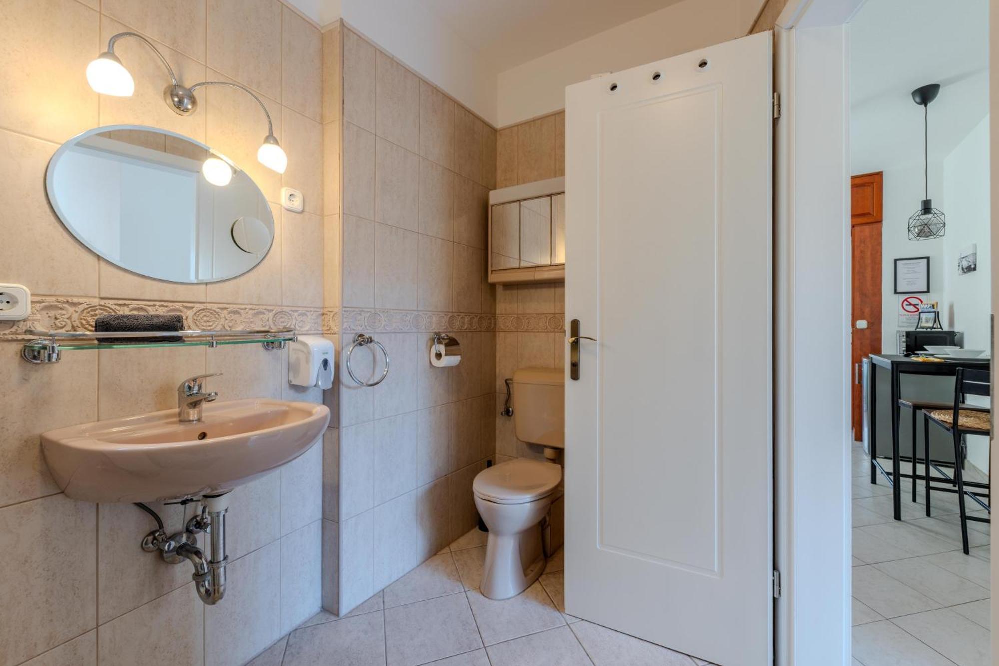 Cozy Flat In The Heart Of Buda Budapest Exterior photo