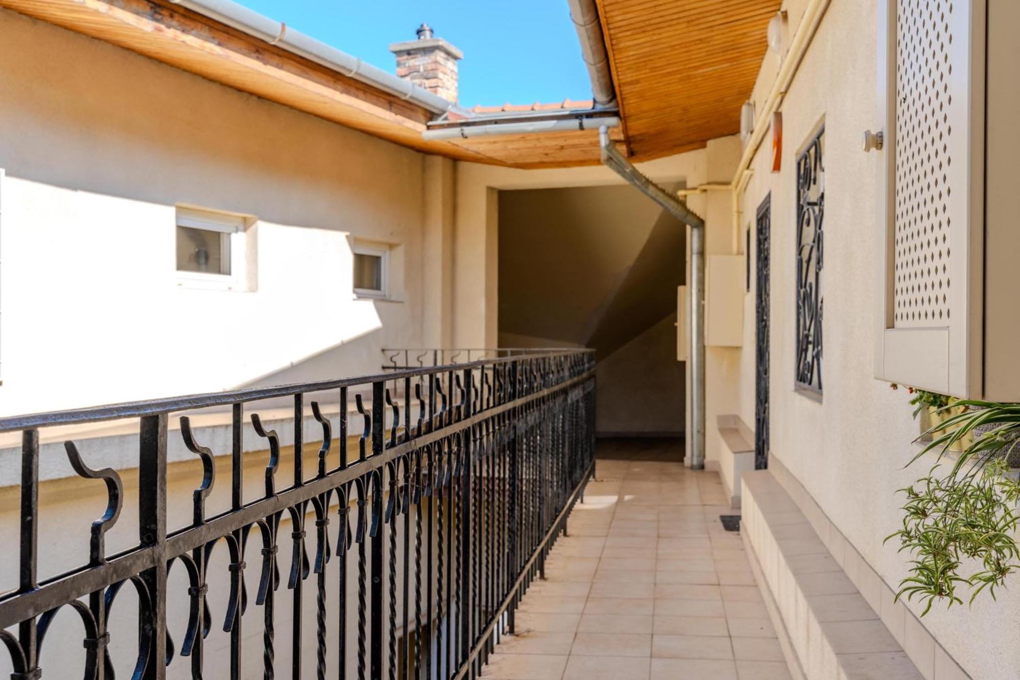 Cozy Flat In The Heart Of Buda Apartment Budapest Exterior photo